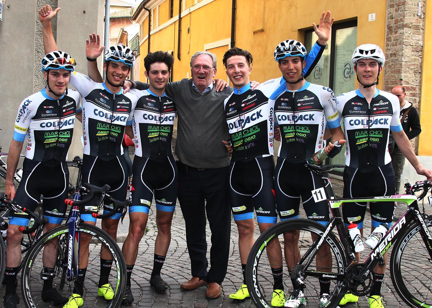 I ragazzi del Team Colpack in festa col presidente Beppe Colleoni