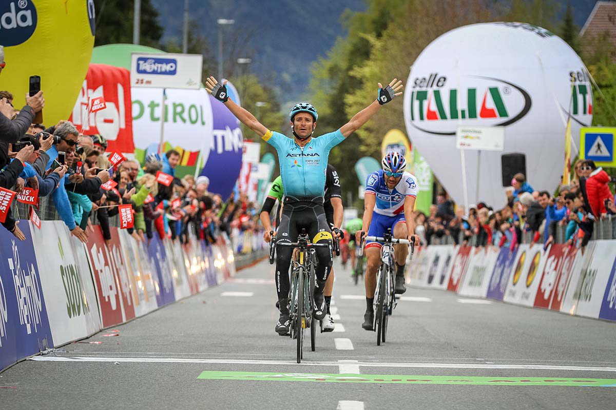 L'arrivo di Michele Scarponi (Astana) a Innsbruck (foto Joseph Vaishar)