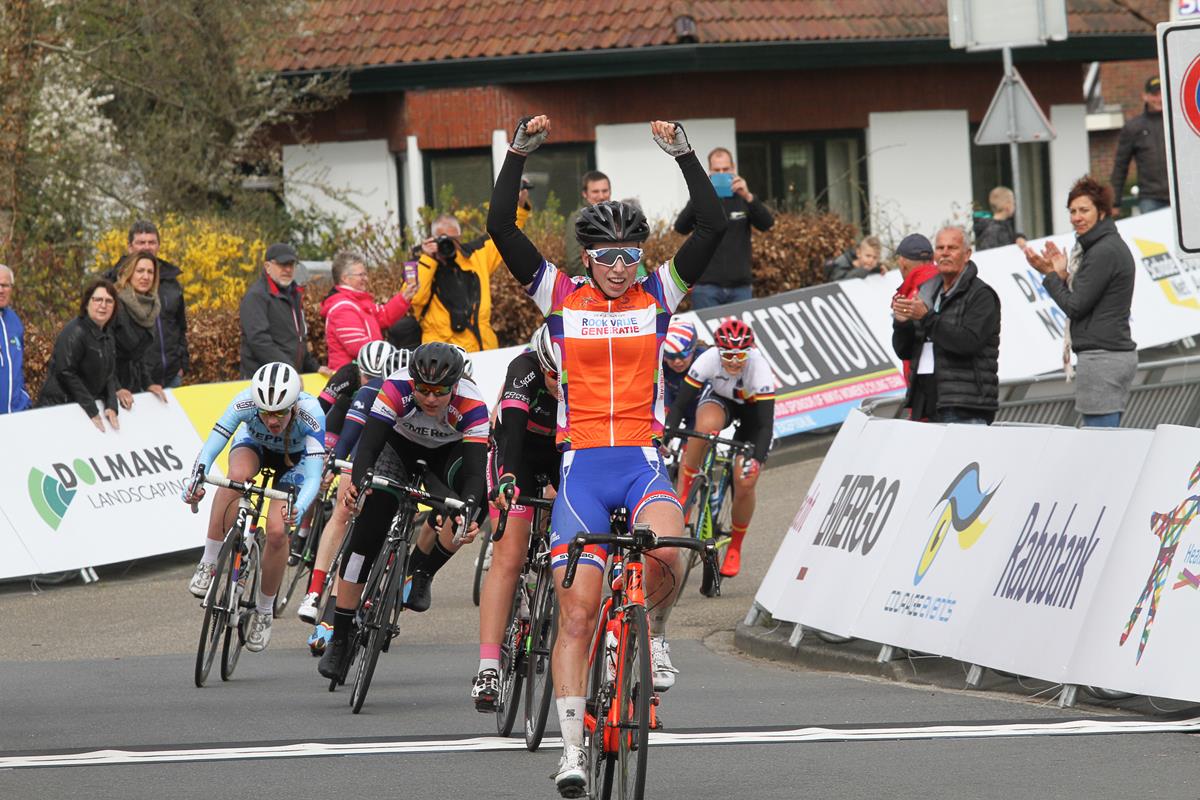 Lorena Wiebes vince la seconda tappa dell'Healthy Ageing Tour Donne Junior 2017