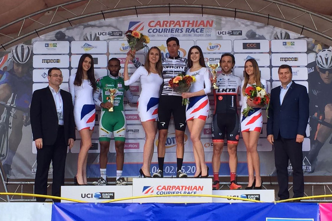 Il podio della prima tappa del Carpathian Couriers Race vinta da Alessandro Pessot