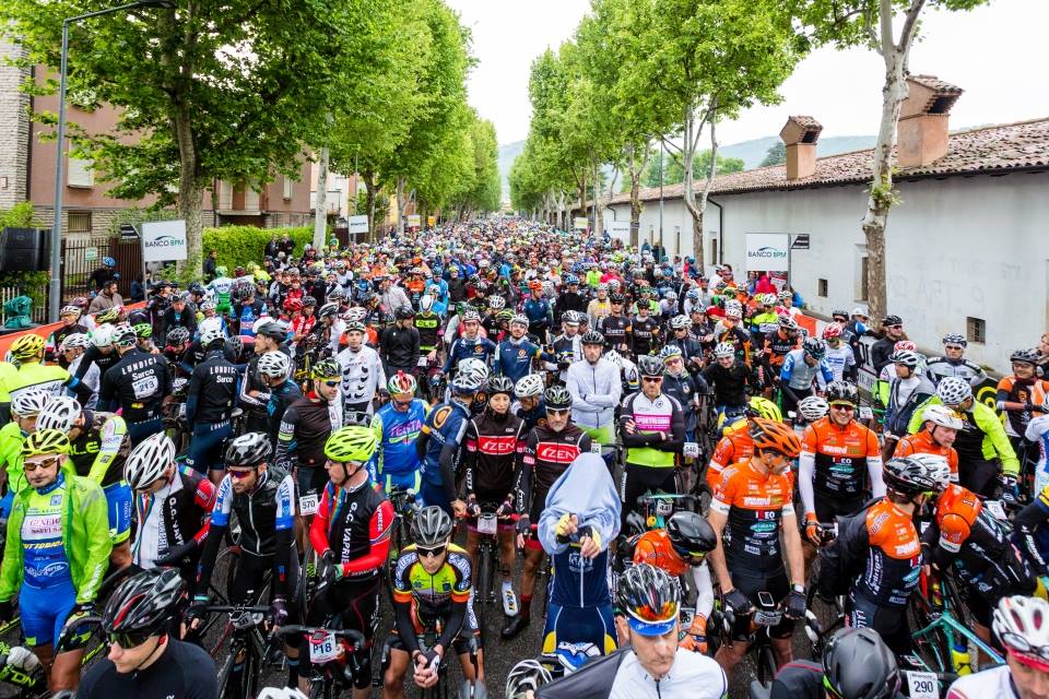 Oltre 4.000 alla partenza della Granfondo Gimondi-Bianchi