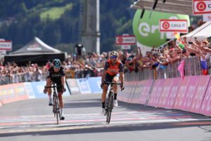 Vincenzo Nibali batte Mikel Landa sul traguardo di Bormio del Giro 100