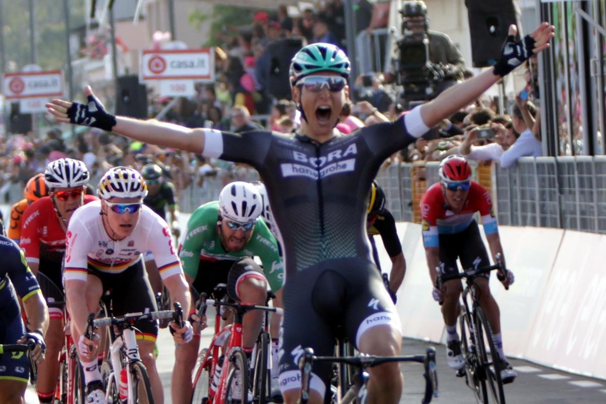 Lukas Pöstlberger vince la prima tappa del Giro d'Italia 2017