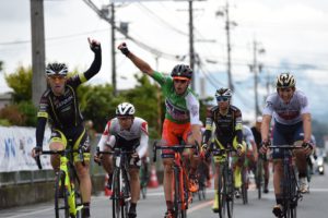 Tris di Marco Canola nella quinta tappa del Tour of Japan 2017