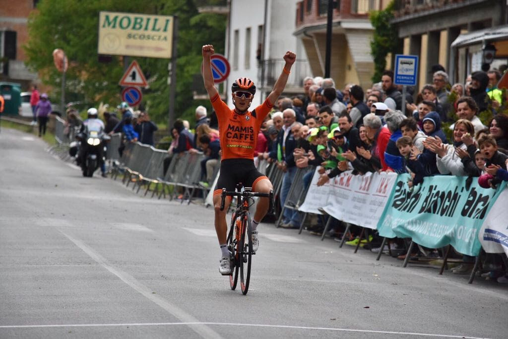 Gabriele Benedetti vince a Mercatale di Cortona