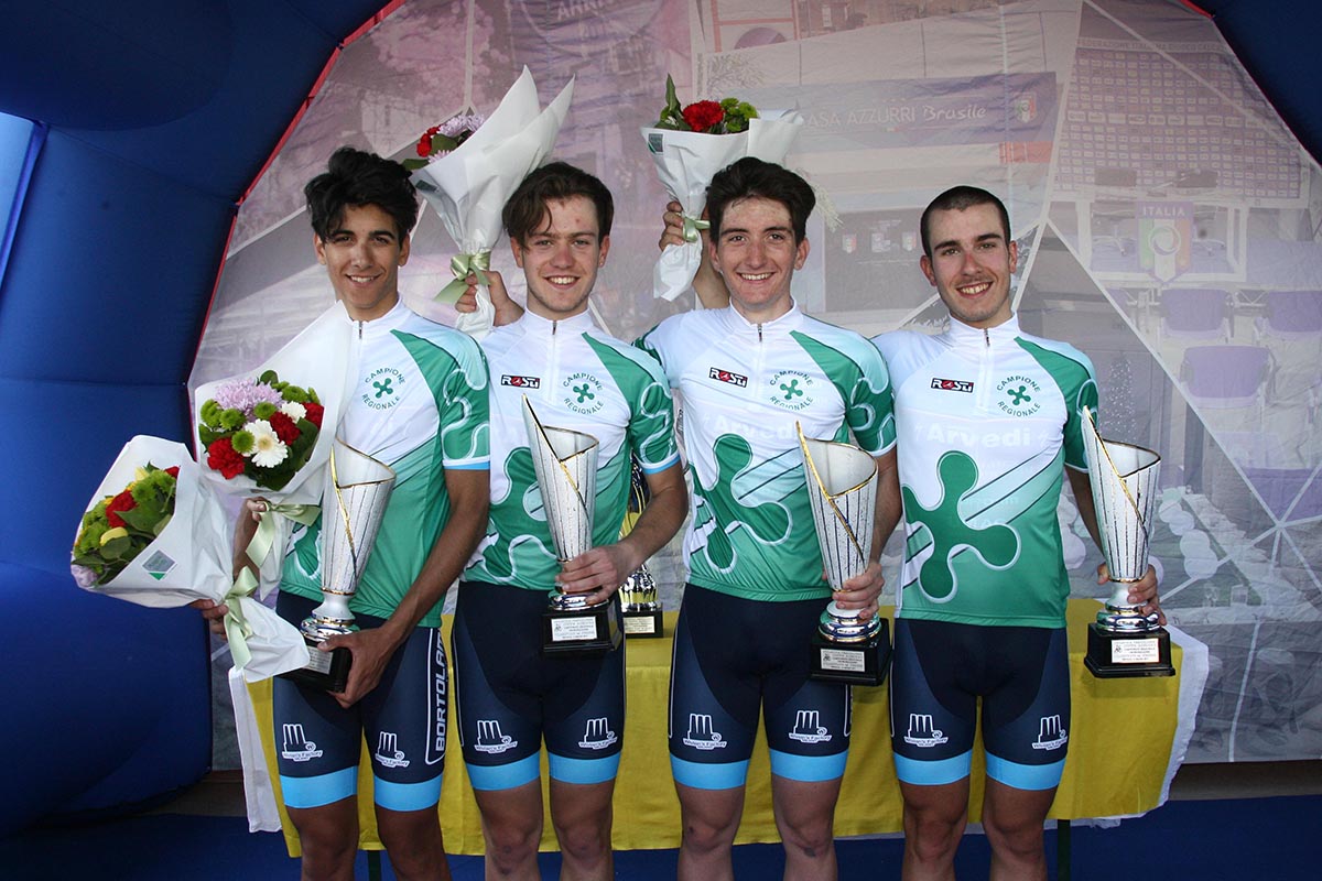 I ragazzi della Cc Cremonese 1891 Gruppo Arvedi GB Junior campioni lombardi Juniores della cronosquadre