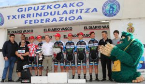 Il Team Colpack festeggia alla Vuelta al Bidasoa 2017