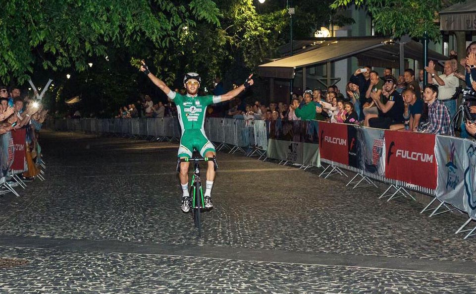 Filippo Tagliani vince la Kermesse in notturna in Ungheria