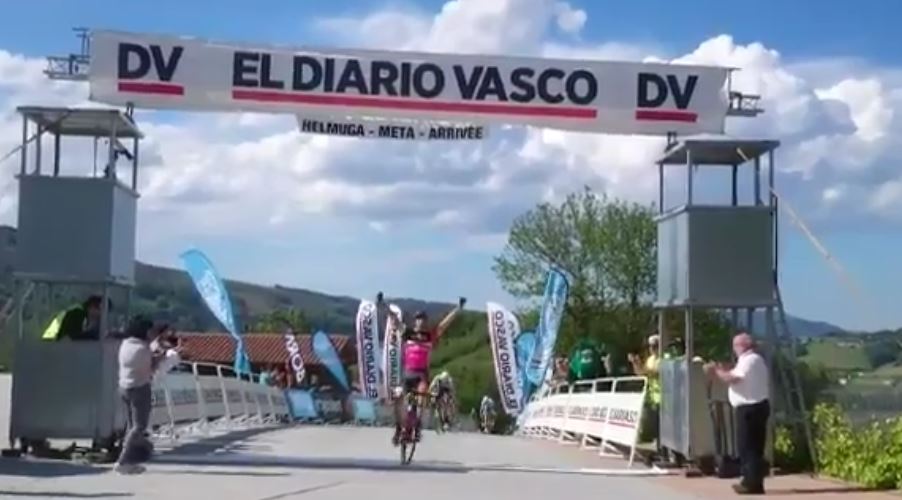Sergio Samitier anticipa Negrente nella prima tappa della Vuelta al Bidasoa