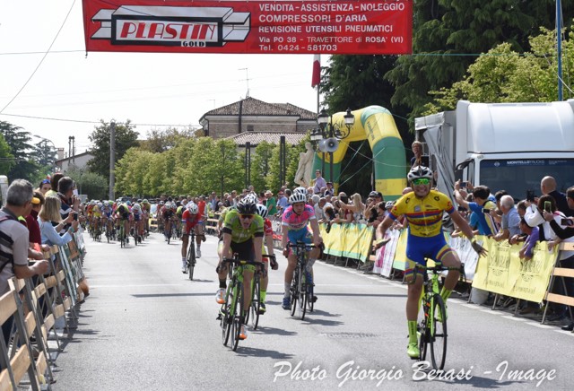 Andrea Piras vince la Medaglia d'Oro F.lli Perin Strade Bianche per Allievi