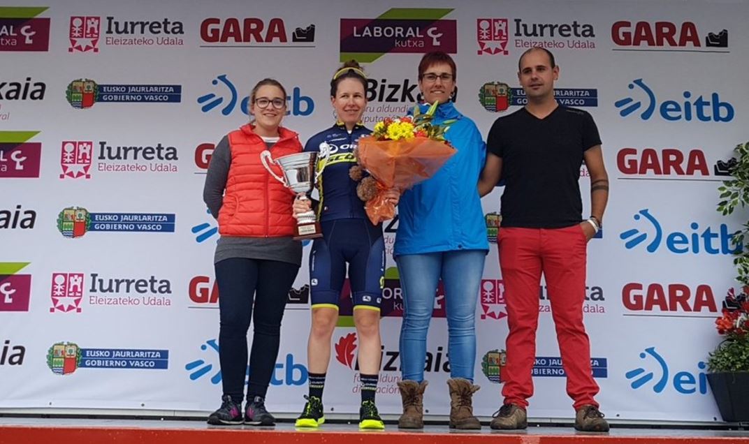 Amanda Spratt vince la seconda tappa della Emakumeen XXX. Bira 2017