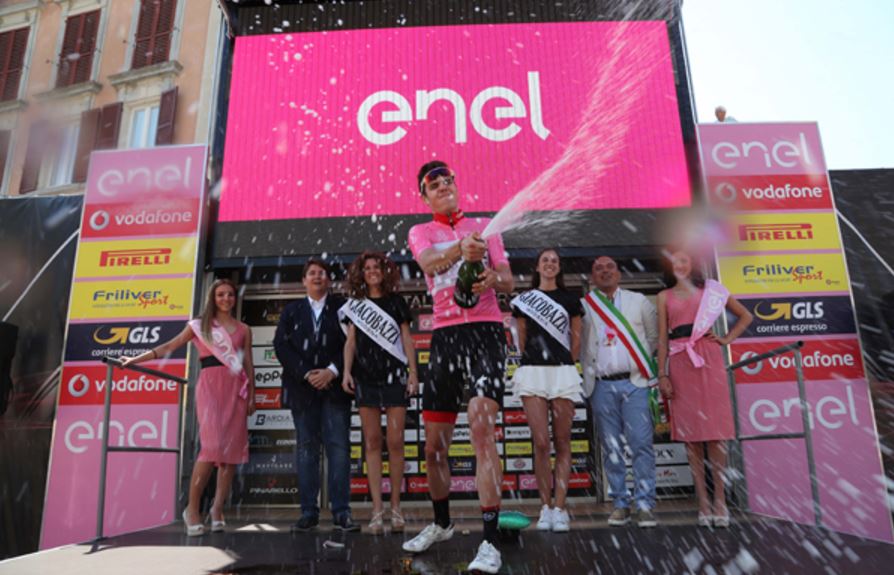 Pavel Sivakov difende la maglia rosa anche a cronometro