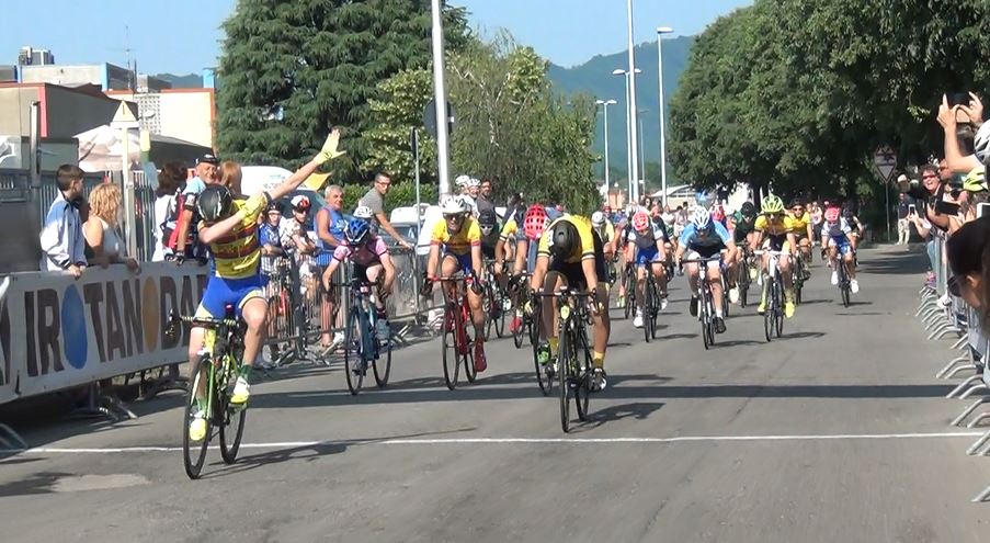 La vittoria di Lorenzo Casalini nella gara Esordienti 1° anno di Almenno San Bartolomeo