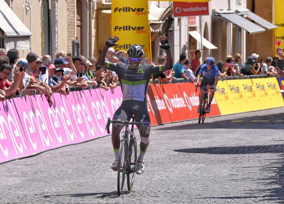 Il ruandese Joseph Areruya vince la quinta tappa in linea del Giro d'Italia U23 2017