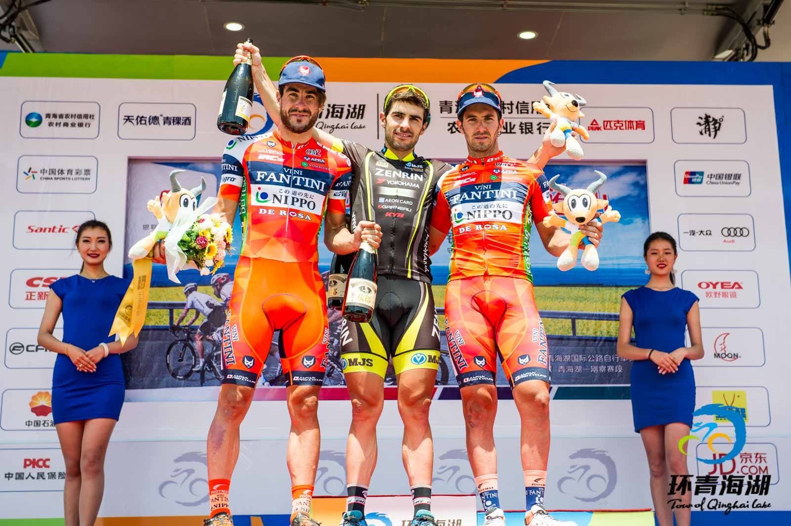 Il podio della quinta tappa del Tour of Qinghai Lake