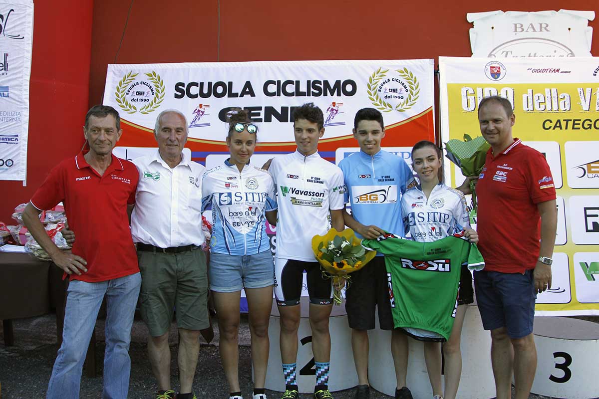 Tutte le maglie del 9° Giro della Valle Seriana dopo la Cene-Altino