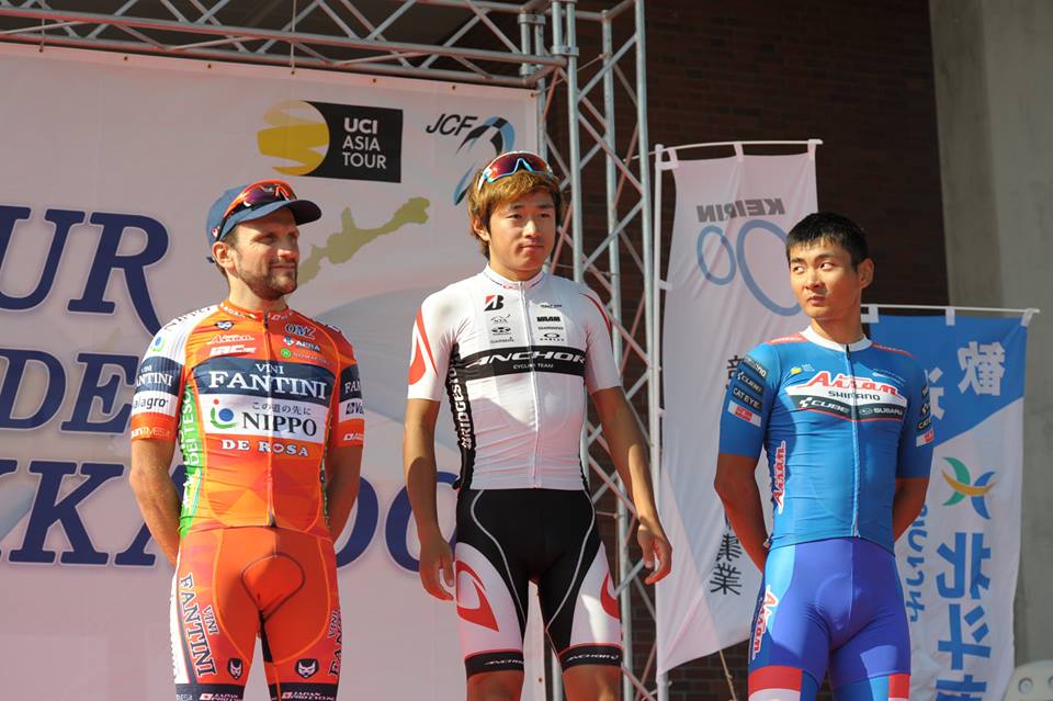 Il podio della prima tappa del Tour de Hokkaido