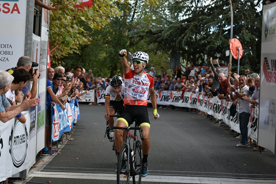 Andrea Innocenti vince la seconda tappa del Giro della Lunigiana 2017
