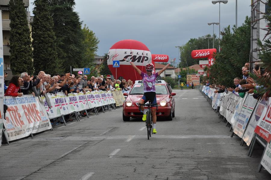 Ashleight Moolman Pasio vince l'ultima tappa ed il Giro della Toscana Femminile