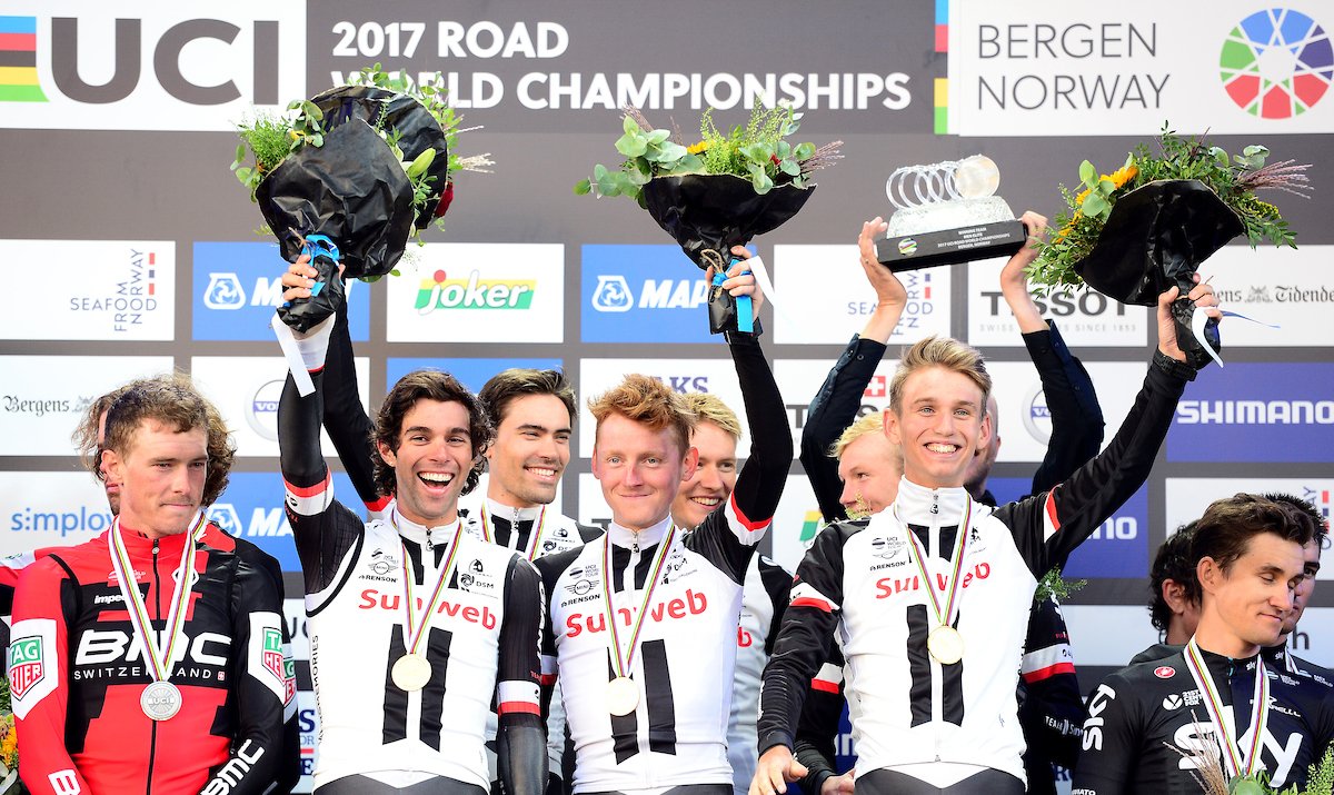 Il Team Sunweb festeggia il titolo mondiale della cronosquadre maschile a Bergen