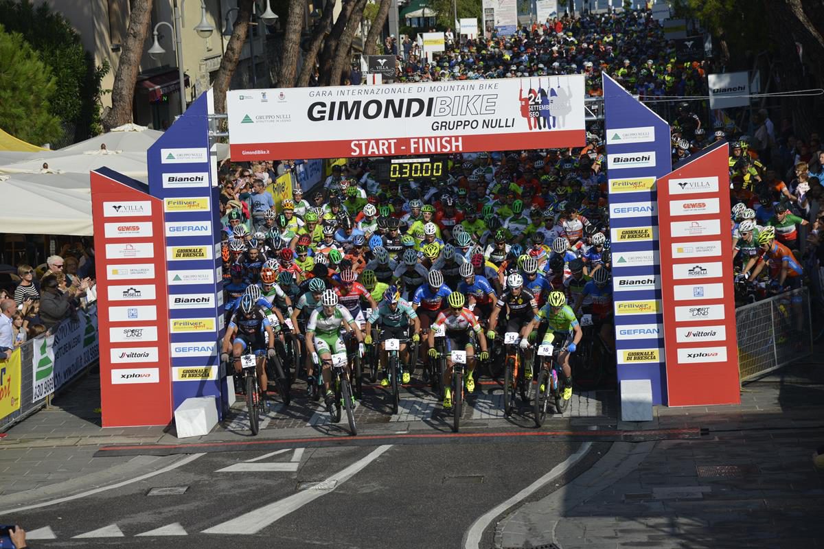 La partenza della GimondiBike 2017
