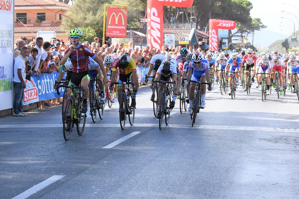Lorenzo Giopp vince la prima tappa del Giro della Lunigiana