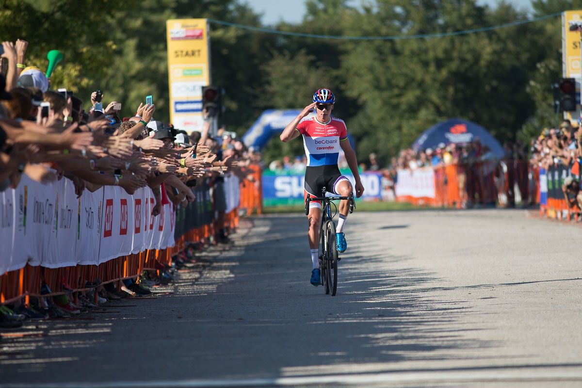 La vittoria di Mathieu Van der Poel nella prova di Coppa del Mondo Ciclocross a Iowa City