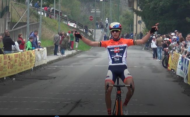 Andrea Piccolo vince a Sedrina
