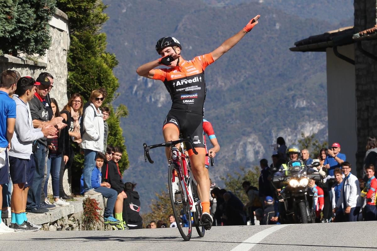 Luca Rastelli vince la Como-Ghisallo Juniores 2017