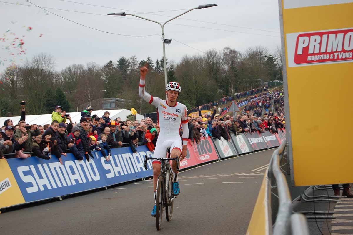 Mathieu Van Der Poel ha vinto l'ultima prova di Coppa del Mondo di Ciclocross ad Hoogerheide
