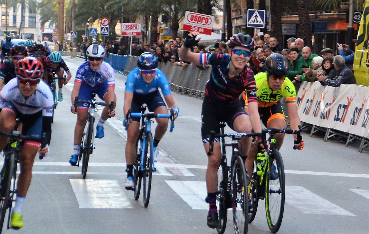 Hannah Barnes vince la prima tappa della Setmana Ciclista Valenciana 2018