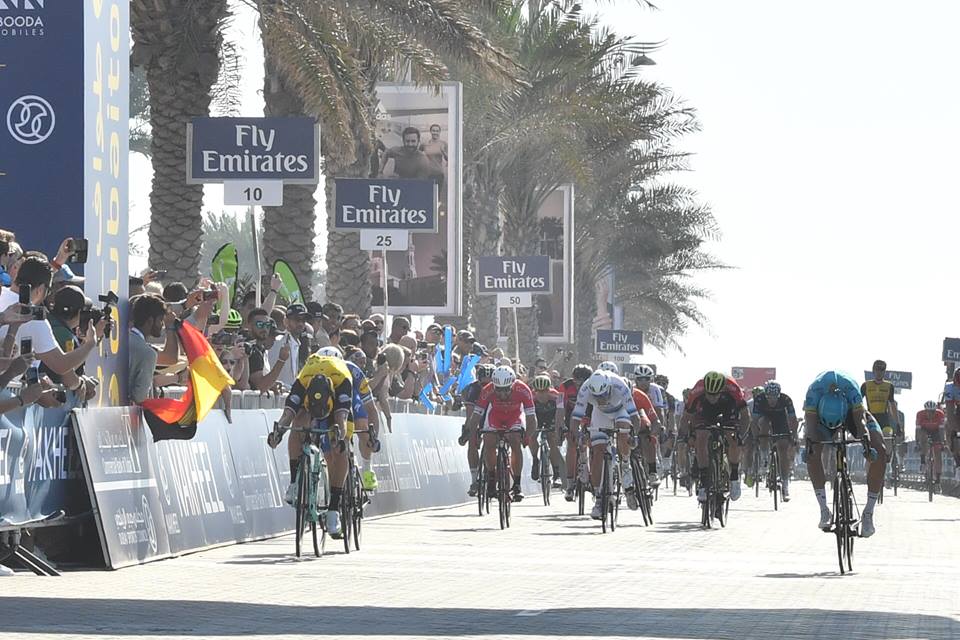 La vittoria di Dylan Groenewegen nella prima tappa del Dubai Tour