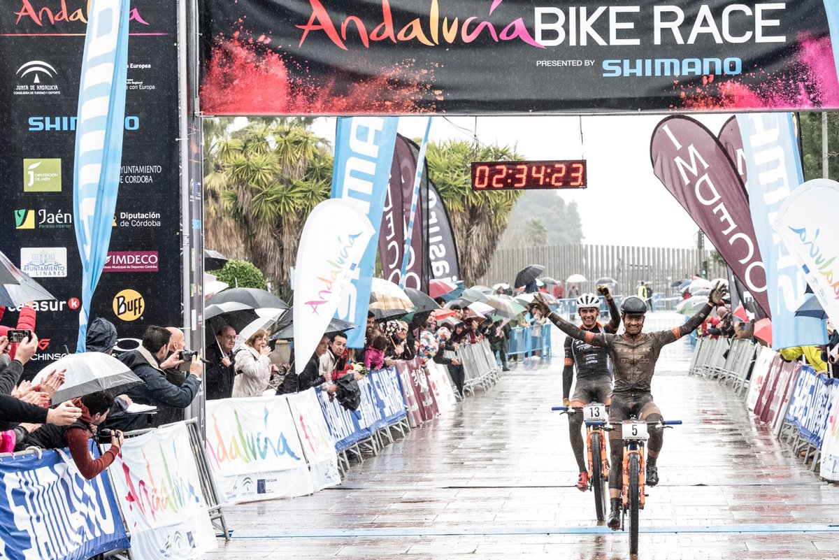 Fabian Rabensteiner e Michele Casagrande arrivano in parata nella quarta tappa dell'Andalucia Bike Race 2018