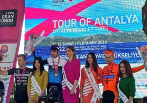 Il podio della quarta tappa del Tour of Antalya vinta da Matteo Moschetti
