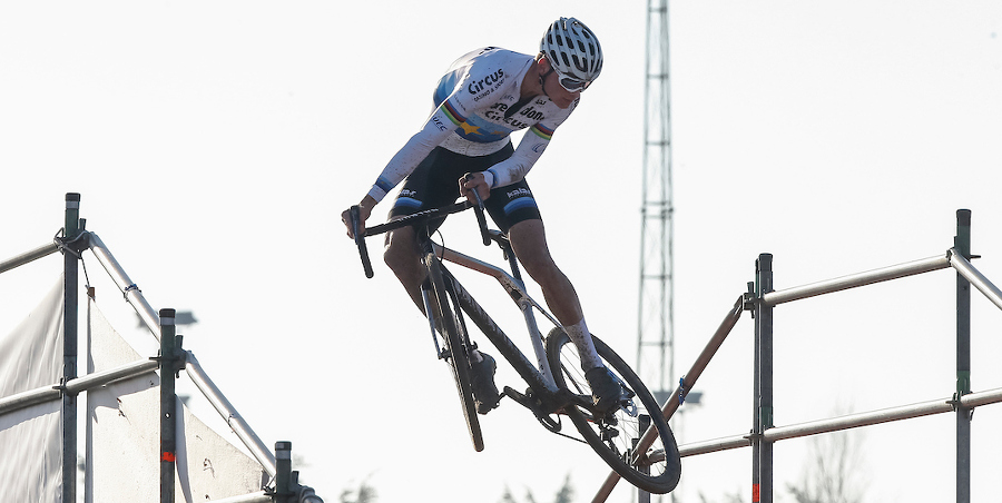 Mathieu Van Der Poel vince anche l'ultima prova del Superprestige a Middelkerke