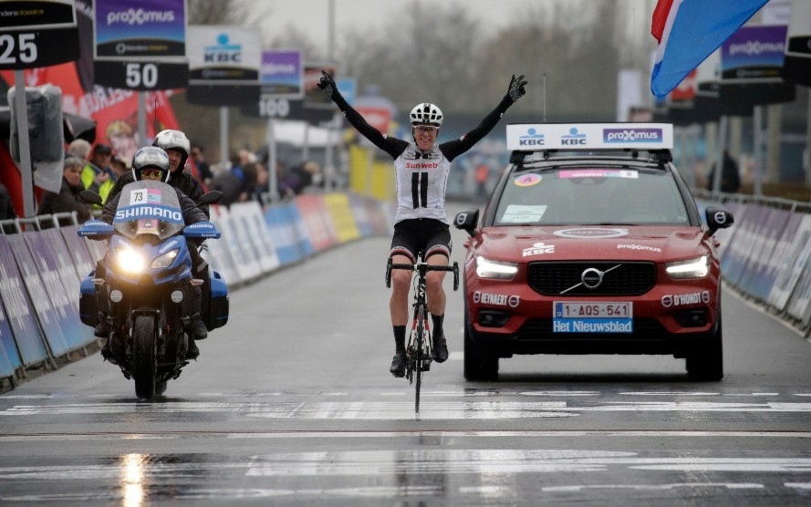 Ellen van Dijk vince la Dwars door Vlaanderen - A travers la Flandre femminile 2018