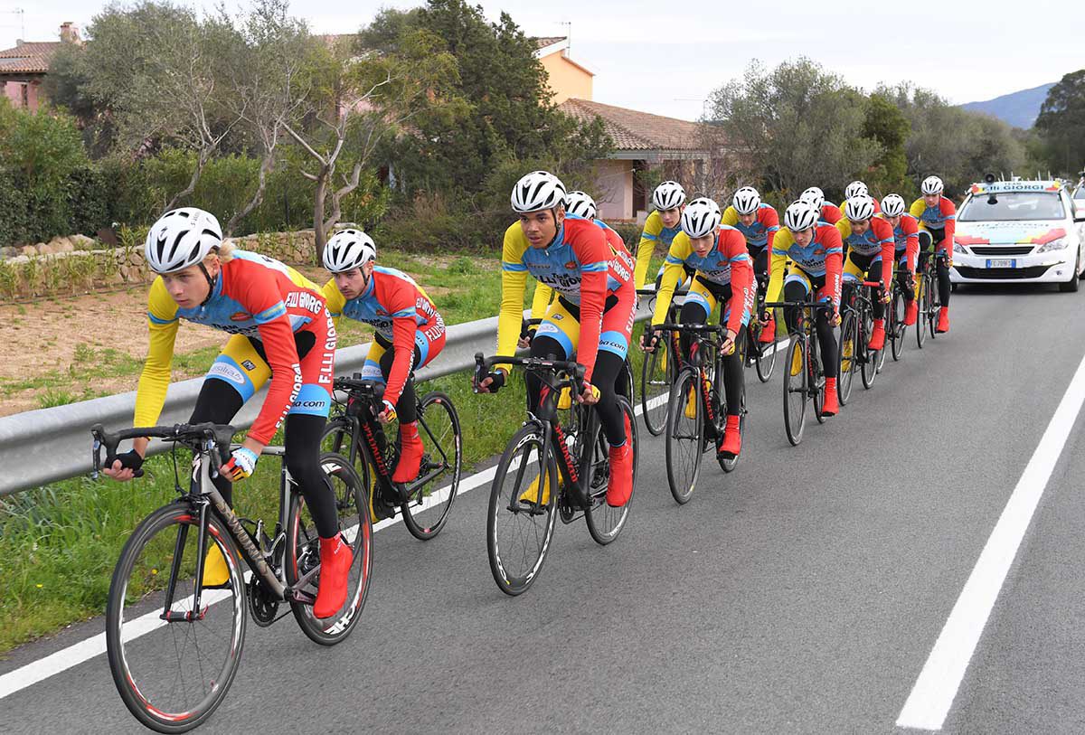 Squadra Juniores del Team F.lli Giorgi in allenamento in Sardegna
