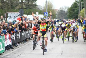 La vittoria di Giosuè Epis nella gara Allievi di Correzzana