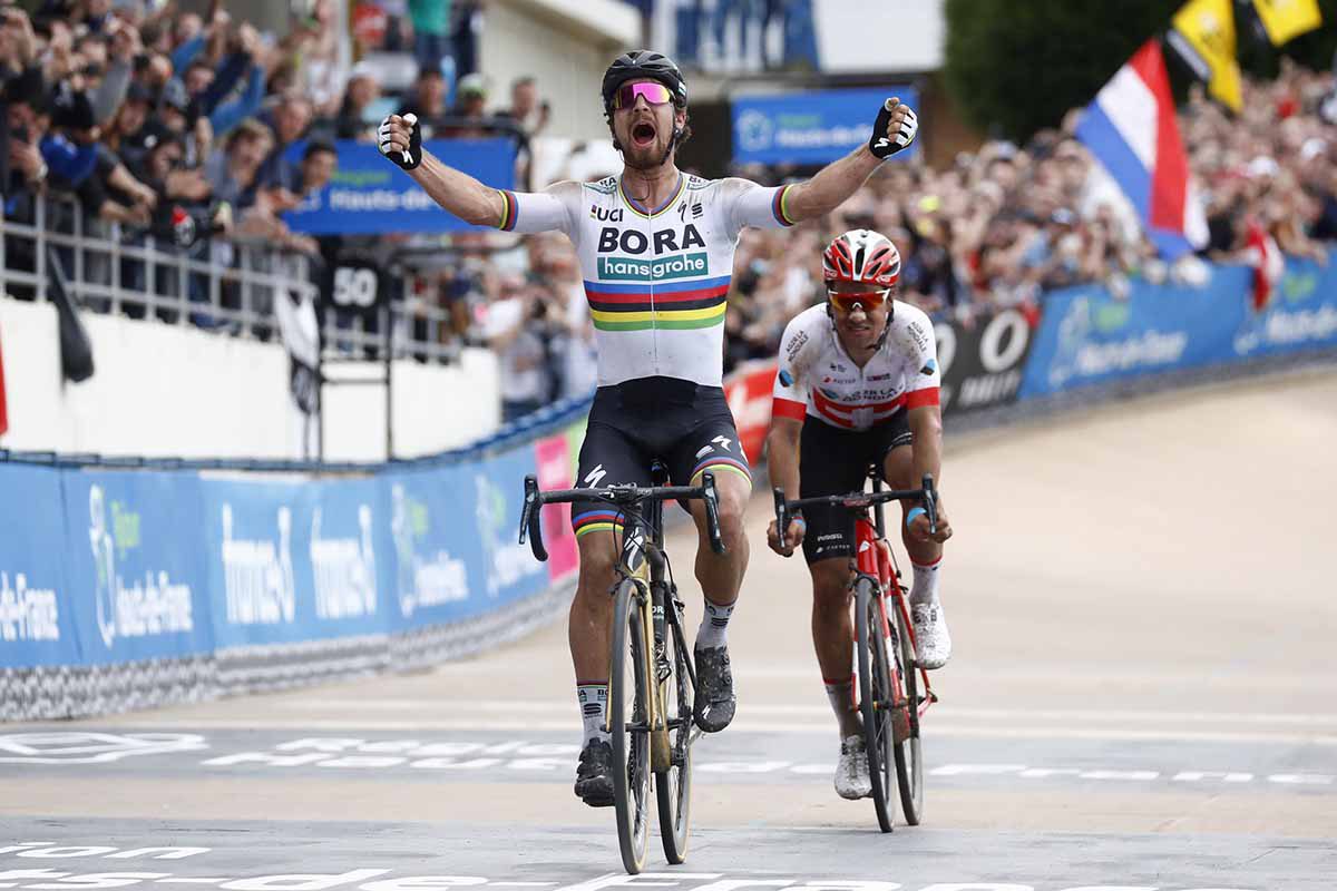 Il campione del mondo Peter Sagan vince la Parigi-Roubaix 2018