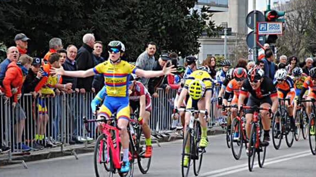 La volata di Gabriele Casalini nella gara Esordienti 2° anno di Calusco d'Adda