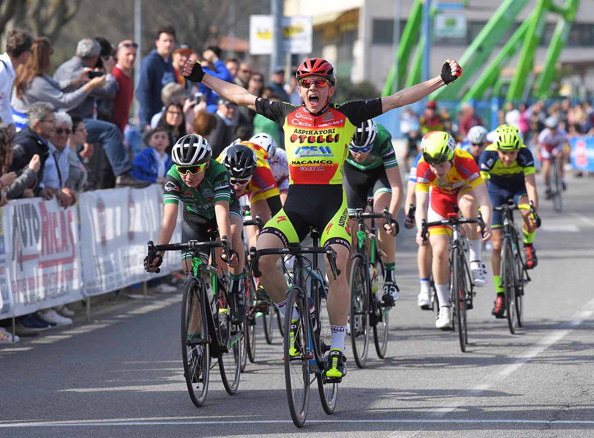 Luca Rezzaghi vince a Camignone