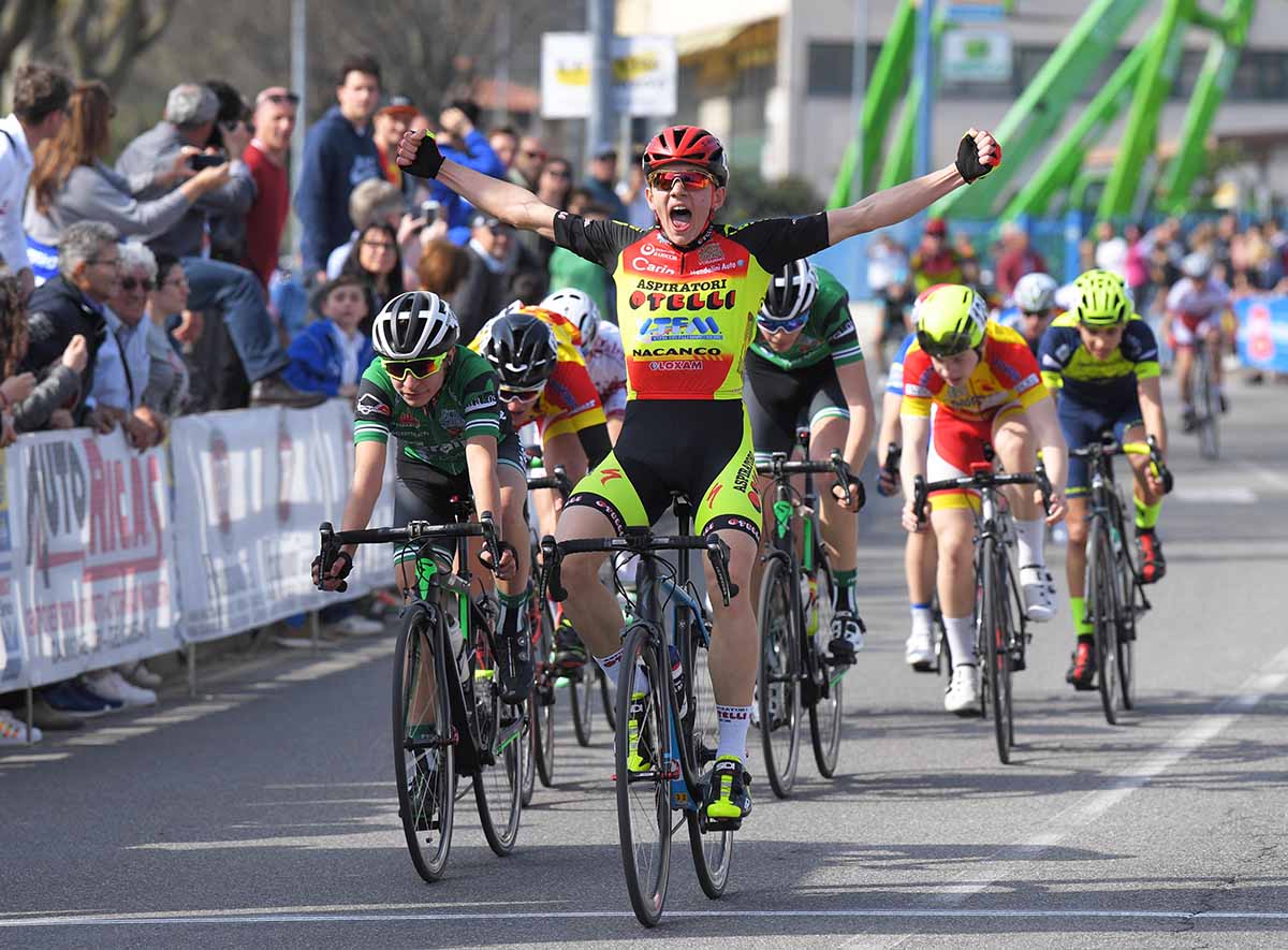 Luca Rezzaghi vince a Camignone