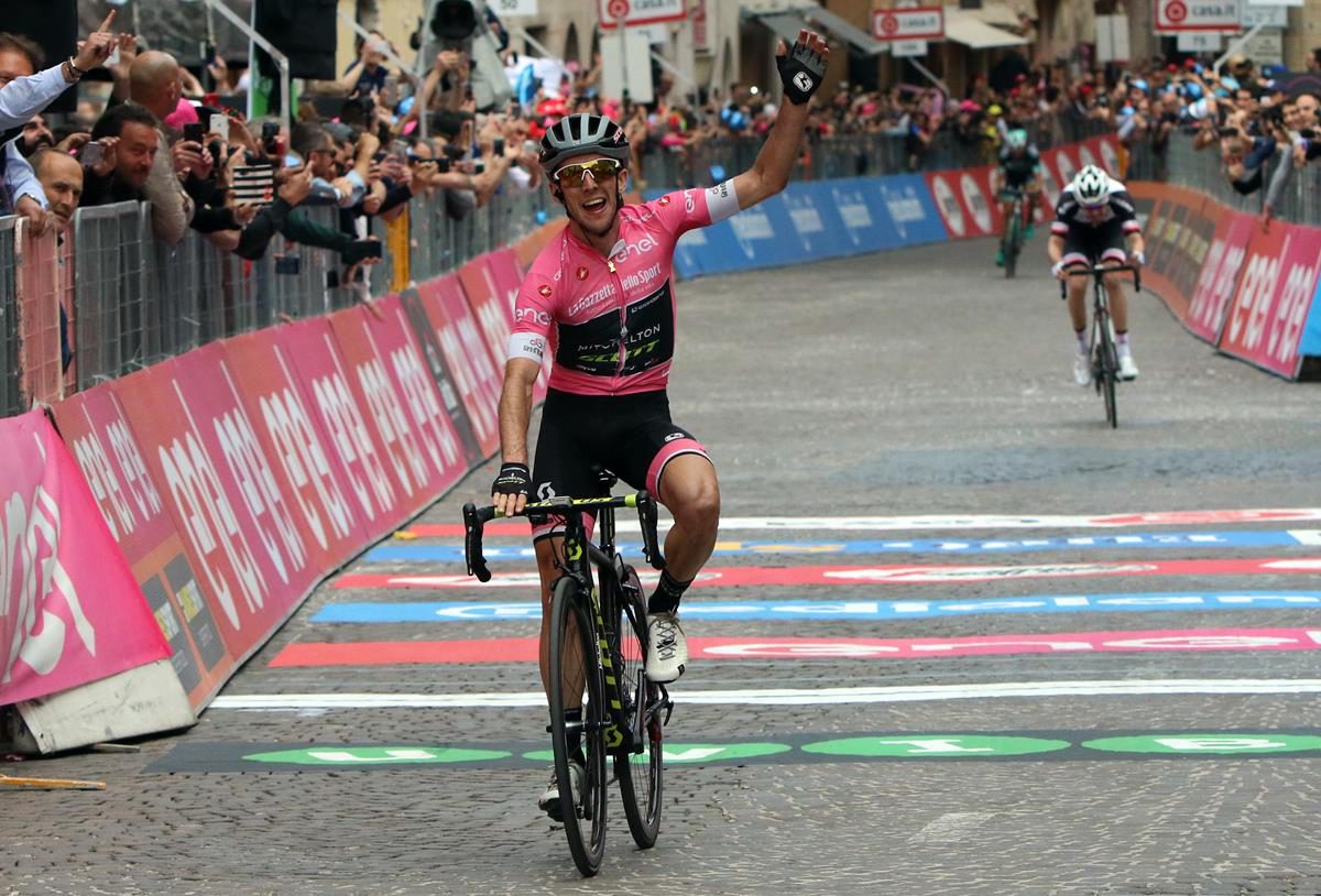 Seconda vittoria di Simon Yates al Giro d'Italia 2018 a Osimo