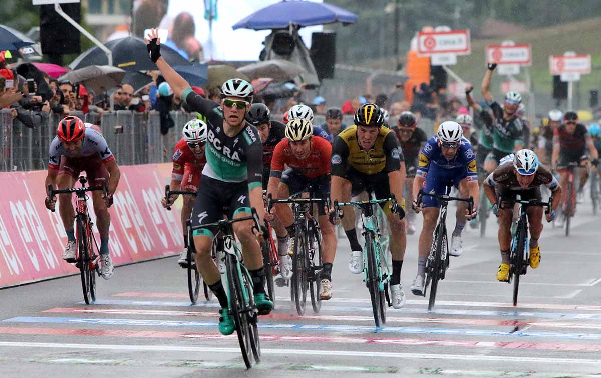 Sam Bennett vince la dodicesima tappa del Giro d'Italia 2018