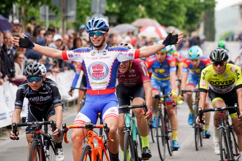 Gabriele Matteucci vince la volata a Mercatale di Corona