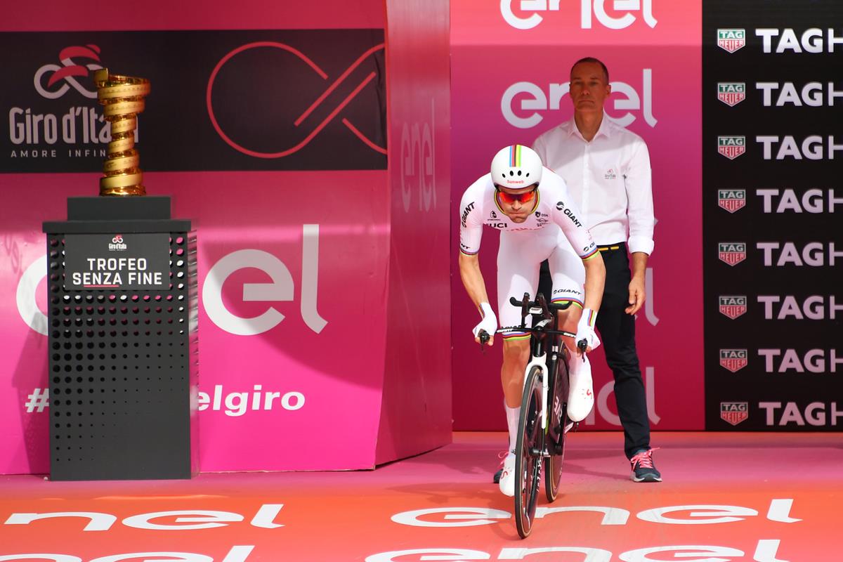 Tom Dumoulin vince la prima cronometro del Giro d'Italia 2018
