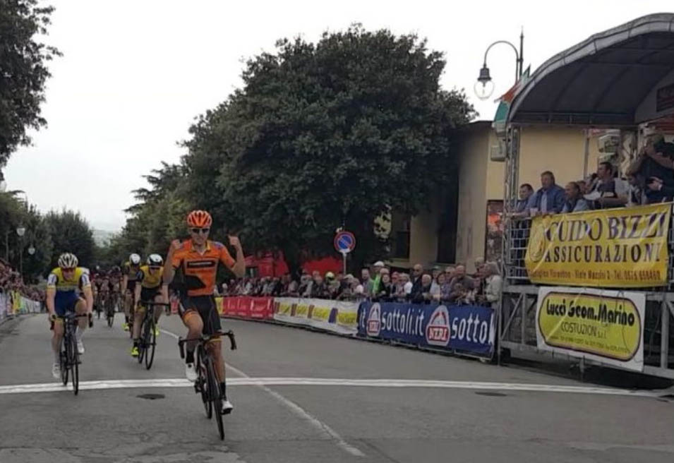 Simone Piccolo vince a Castiglion Fiorentino