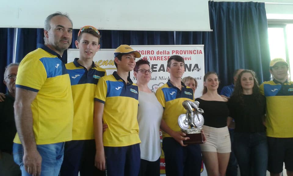 Festa della Ciclistica Trevigliese a Comerio per la vittoria di Massimiliano Pini