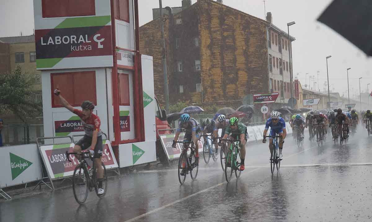 Aaron Van Poucke vince la seconda tappa della Vuelta a Navarra
