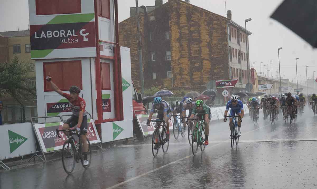 Aaron Van Poucke vince la seconda tappa della Vuelta a Navarra